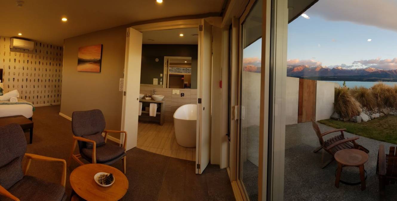 Lakestone Lodge with stunning views of the Southern Alps and Aoraki/Mount Cook