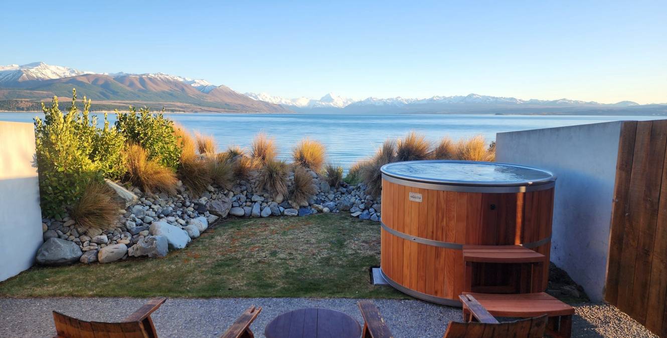 Views of Aoraki Mount Cook from Lakestone Lodge Spa Suite Room