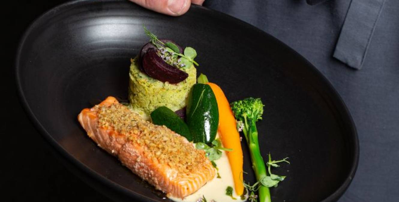Lakestone Lodge dining
