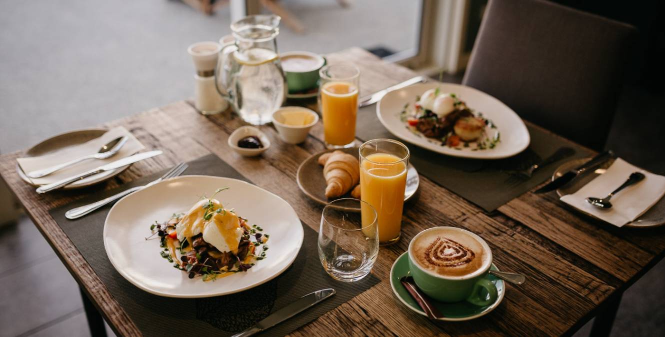 Lakestone Lodge breakfast