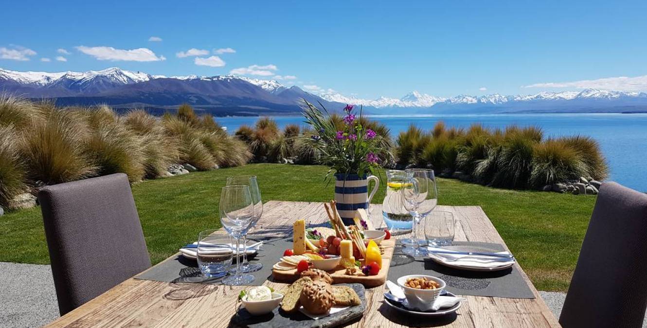 Lakestone Lodge dining with a view