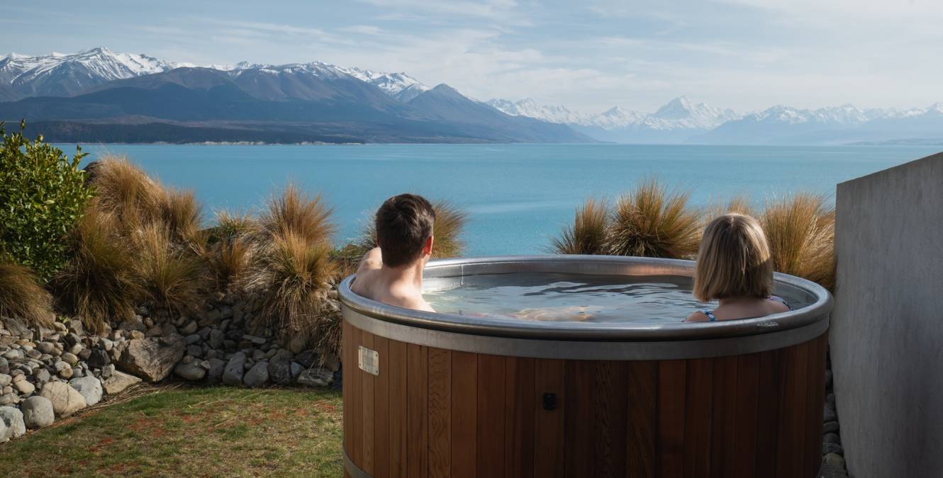 Couples accommodation near Mount Cook with views of Lake Pukaki