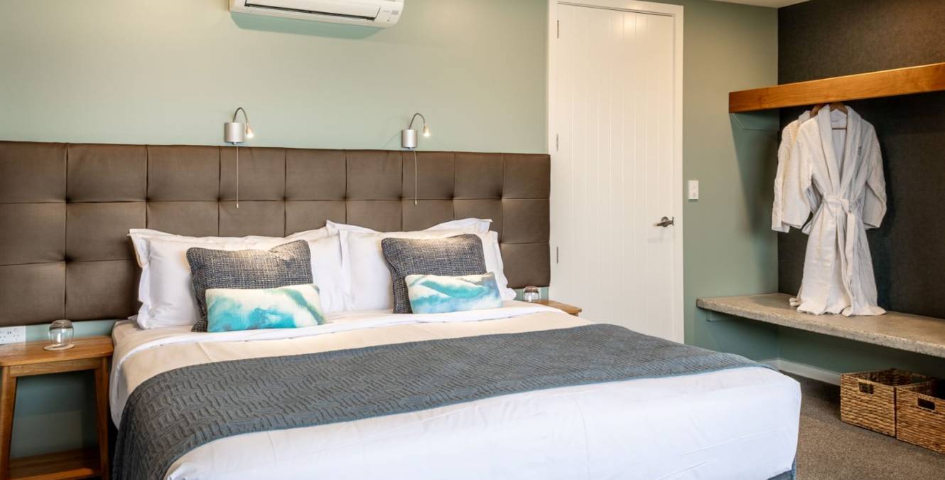 Spacious Lake View Super King Room at Lakestone Lodge featuring a super king bed, contemporary furnishings and ensuite bathroom.