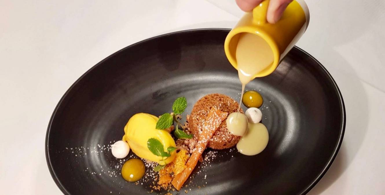 Lakestone Lodge dining